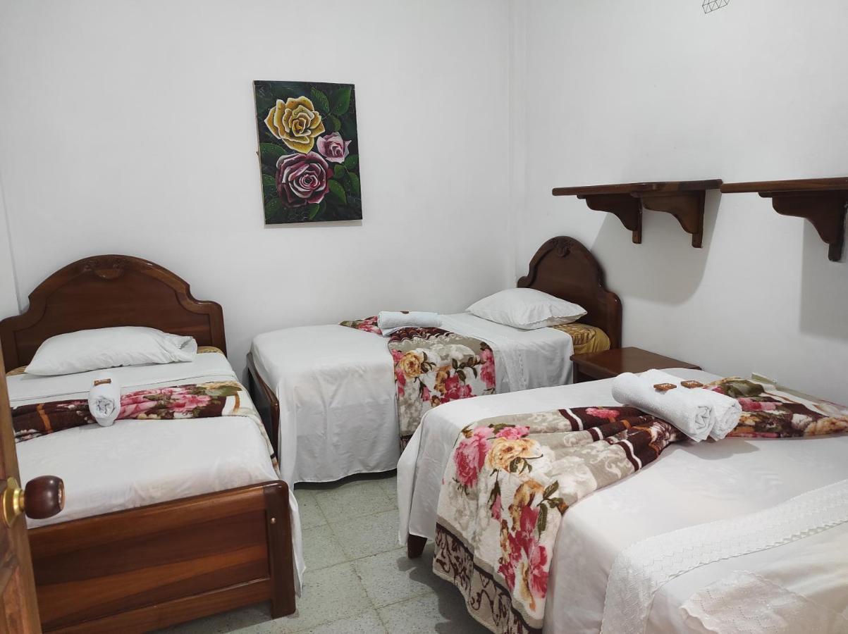 Hotel Barajas Jardín Buitenkant foto