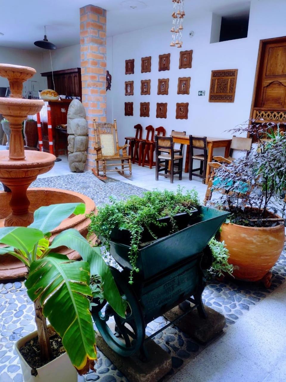 Hotel Barajas Jardín Buitenkant foto