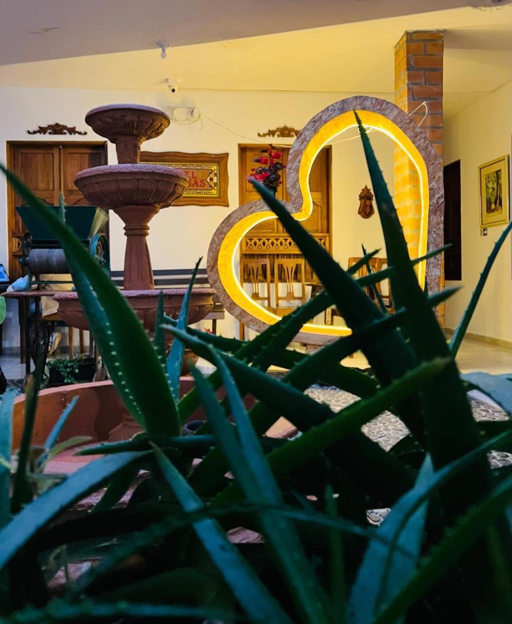 Hotel Barajas Jardín Buitenkant foto