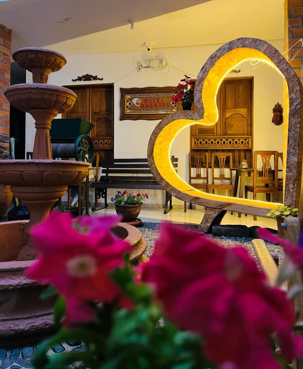 Hotel Barajas Jardín Buitenkant foto